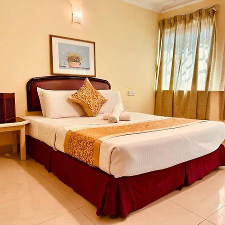 Carlton Hotel Seremban - Next To Terminal Bus Station ภายนอก รูปภาพ
