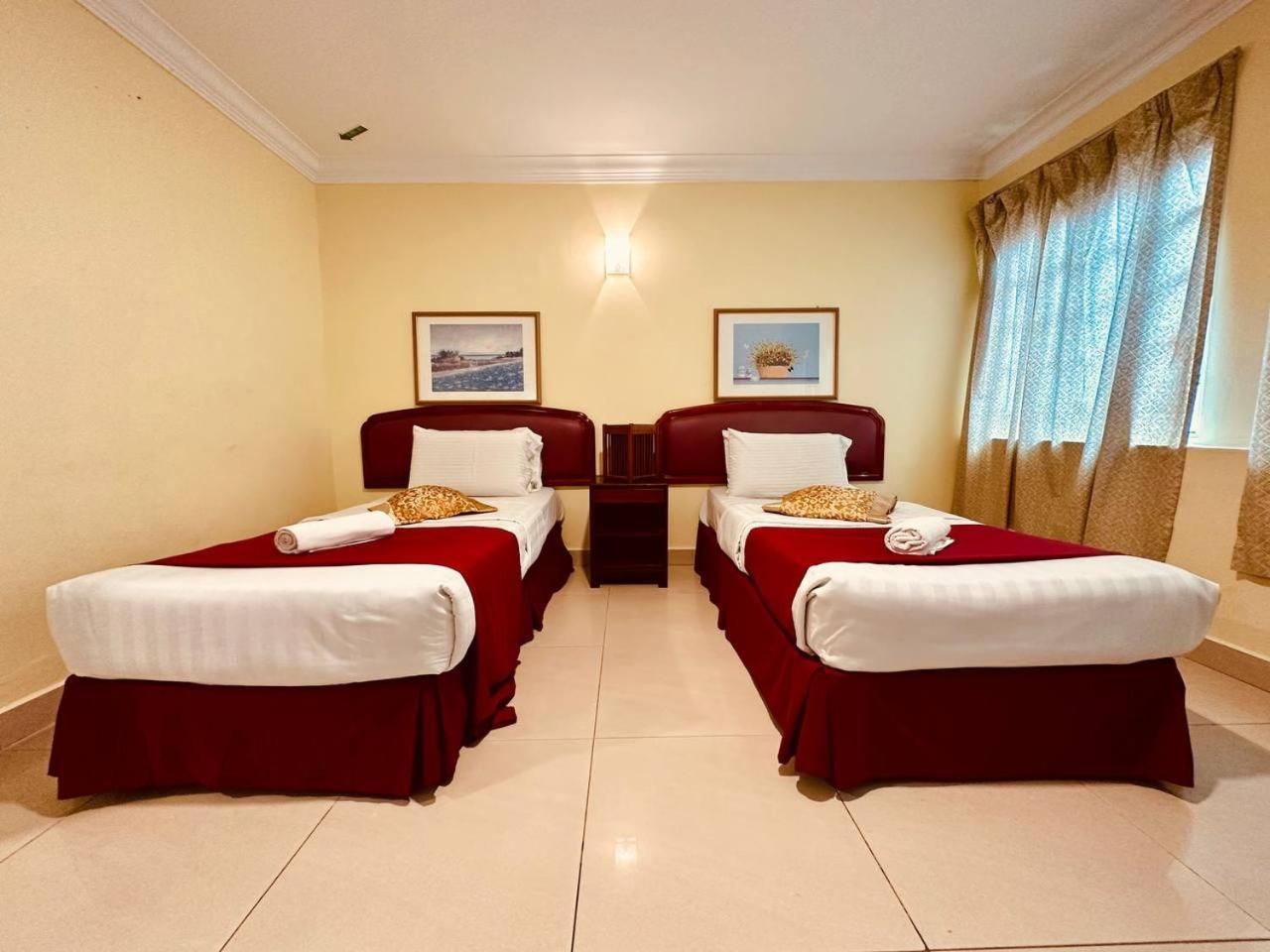 Carlton Hotel Seremban - Next To Terminal Bus Station ภายนอก รูปภาพ