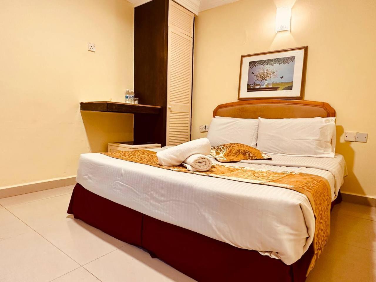 Carlton Hotel Seremban - Next To Terminal Bus Station ภายนอก รูปภาพ