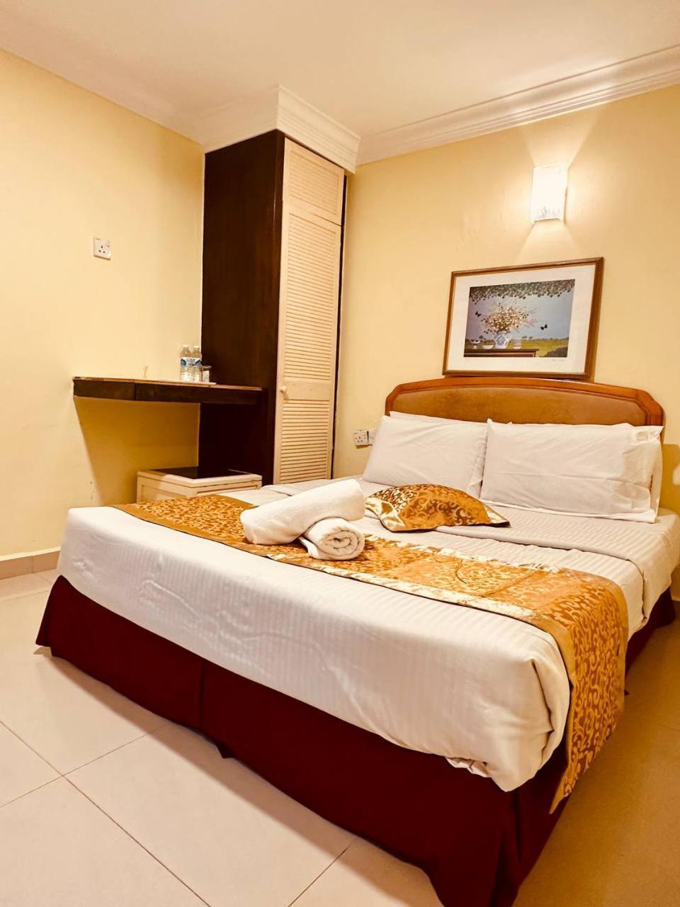 Carlton Hotel Seremban - Next To Terminal Bus Station ภายนอก รูปภาพ