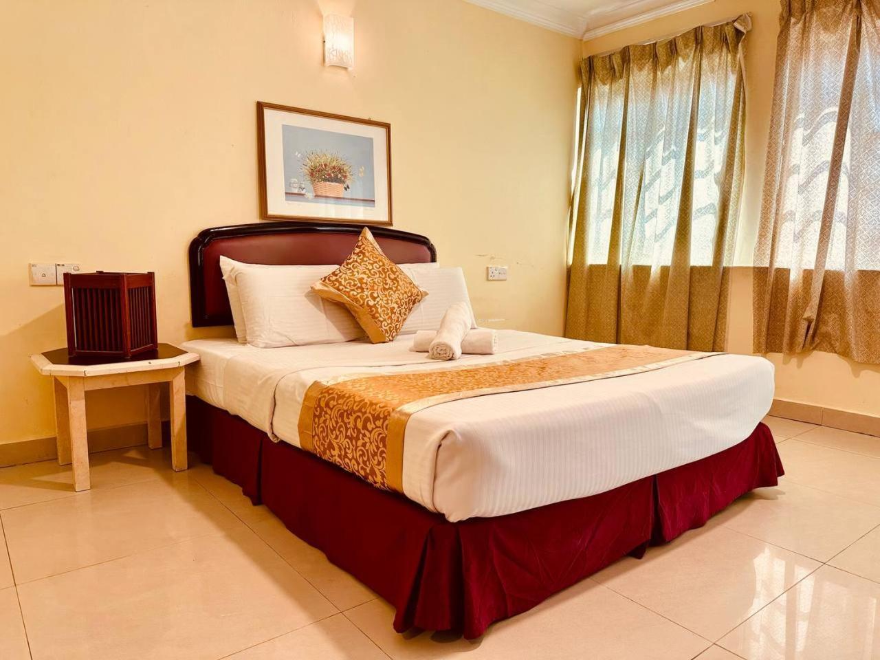 Carlton Hotel Seremban - Next To Terminal Bus Station ภายนอก รูปภาพ